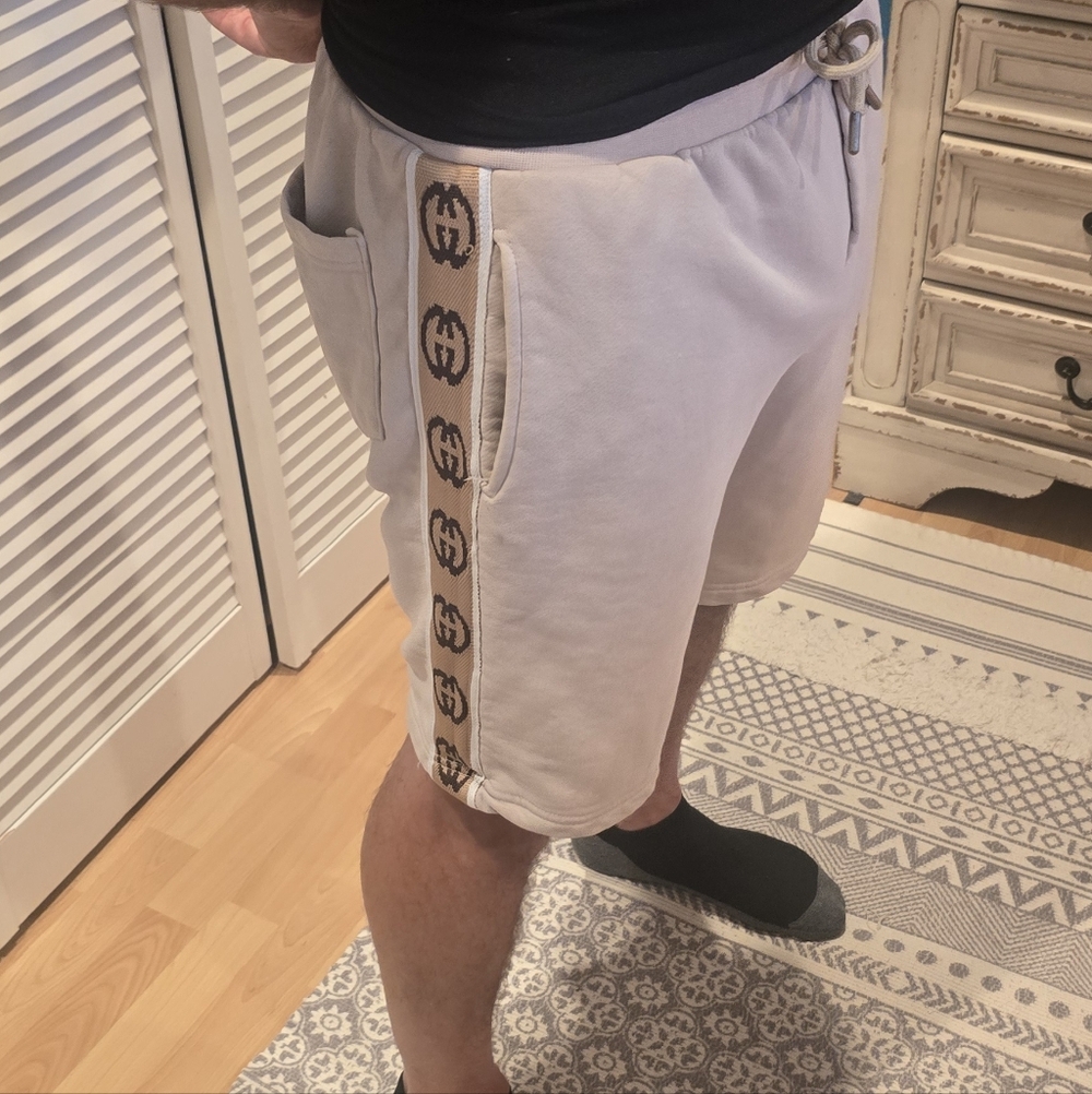 Gucci Side Double Globo Beige Shorts.